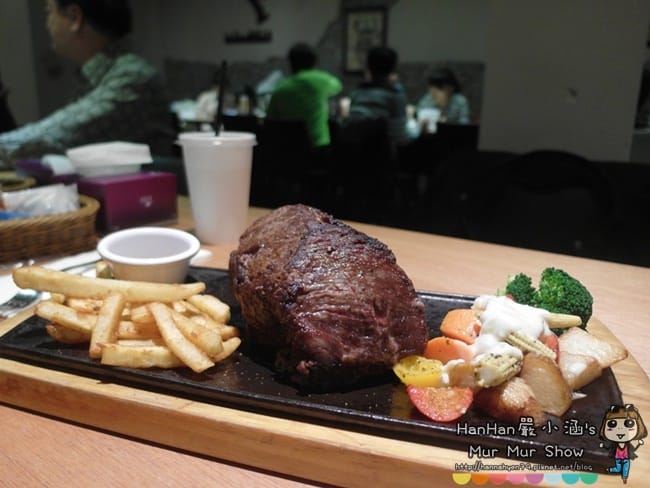 高雄超級厚切30oz巨無霸牛排║iBeef愛牛客炭烤牛排館║高雄苓雅║高雄牛排推薦║高雄 牛排║濕式熟成牛排║捷運信義國小站║30盎司雙人分享套餐║捷運紅線║五福一路 牛