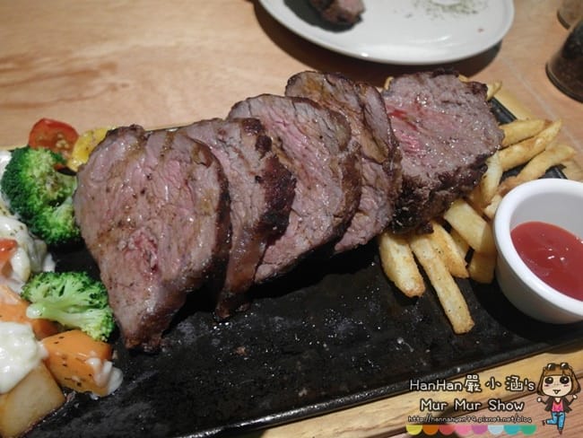 高雄超級厚切30oz巨無霸牛排║iBeef愛牛客炭烤牛排館║高雄苓雅║高雄牛排推薦║高雄 牛排║濕式熟成牛排║捷運信義國小站║30盎司雙人分享套餐║捷運紅線║五福一路 牛