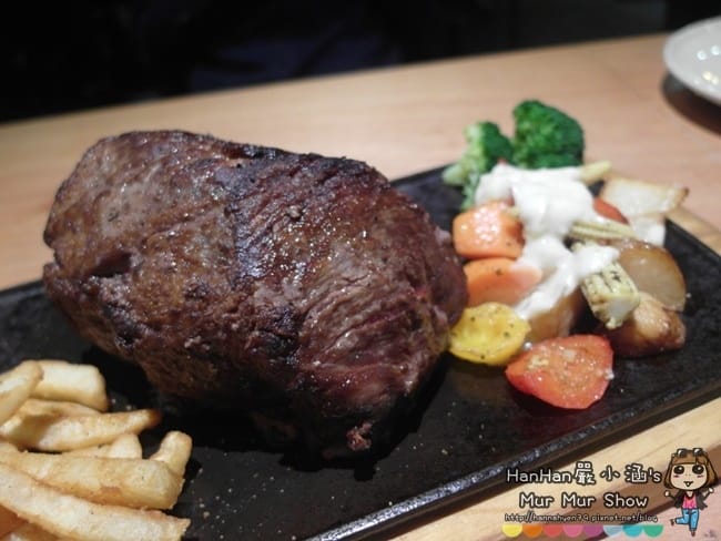 高雄超級厚切30oz巨無霸牛排║iBeef愛牛客炭烤牛排館║高雄苓雅║高雄牛排推薦║高雄 牛排║濕式熟成牛排║捷運信義國小站║30盎司雙人分享套餐║捷運紅線║五福一路 牛