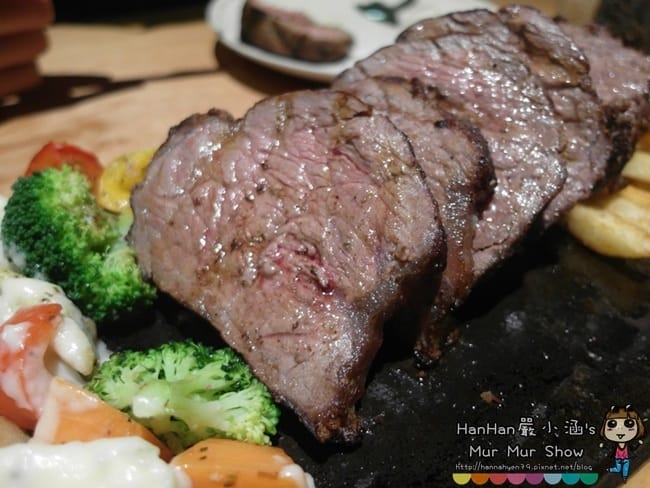 高雄超級厚切30oz巨無霸牛排║iBeef愛牛客炭烤牛排館║高雄苓雅║高雄牛排推薦║高雄 牛排║濕式熟成牛排║捷運信義國小站║30盎司雙人分享套餐║捷運紅線║五福一路 牛