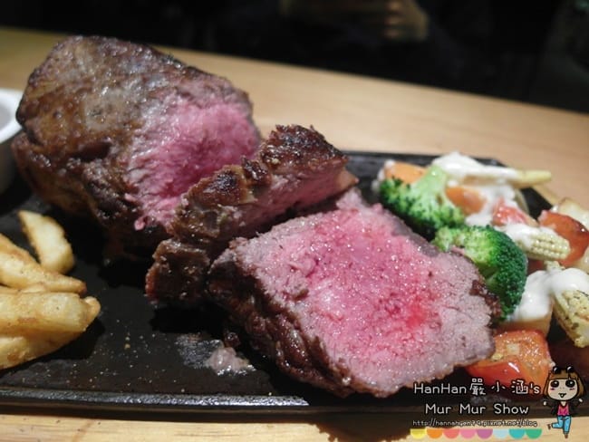 高雄超級厚切30oz巨無霸牛排║iBeef愛牛客炭烤牛排館║高雄苓雅║高雄牛排推薦║高雄 牛排║濕式熟成牛排║捷運信義國小站║30盎司雙人分享套餐║捷運紅線║五福一路 牛