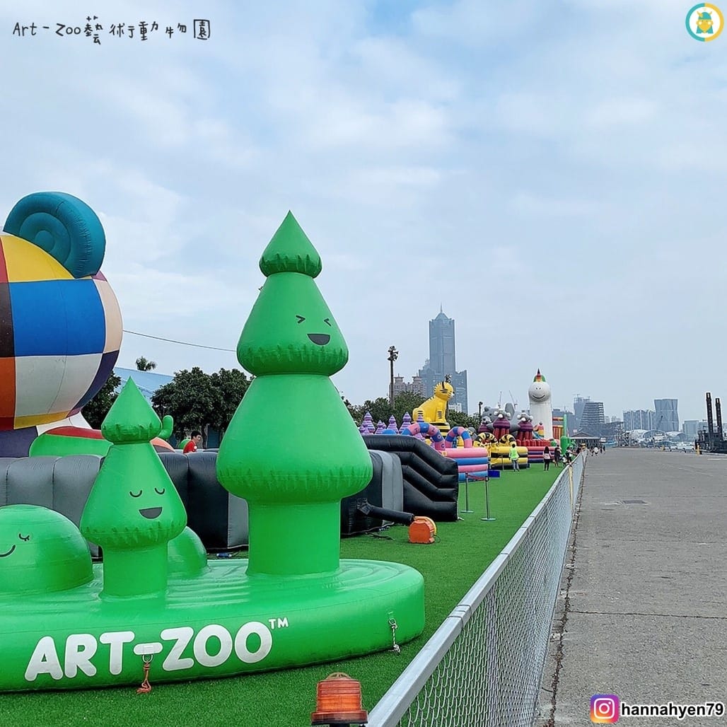2019年高雄最新旅遊景點║港邊棧庫群║棧貳庫║白色旋轉木馬║棧伍庫║Art-Zoo藝術動物園║駁二║駁二藝術特區║摩艾║巨型扭蛋車║網美集散地║網美景點║高雄景點║高雄
