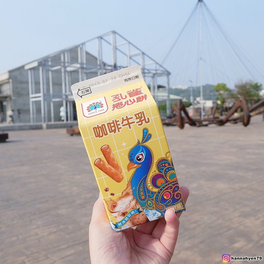 孔雀捲心餅咖啡牛乳║7-eleven║超商甜點║超商美食║孔雀捲心餅║濃咖啡口味║高雄景點║高雄旅遊║超商飲料