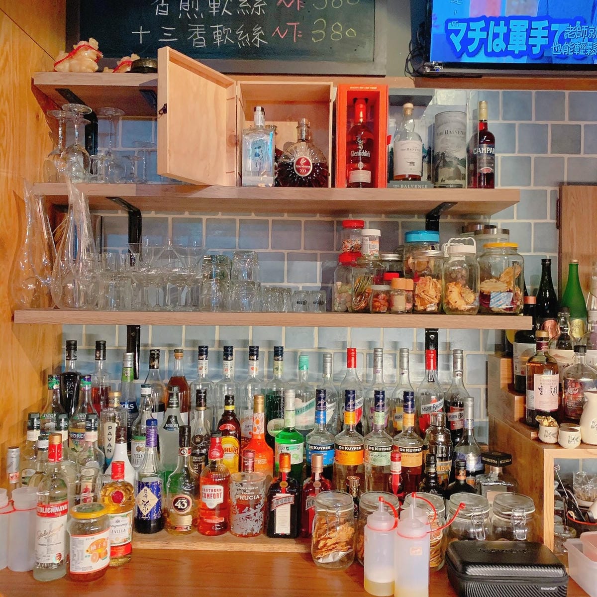 高雄宵夜推薦║驀然餐酒館║高雄美食║高雄酒吧║高雄餐酒館║鼓山區美食║瑞豐美食║鼓山美食║高雄夜市║瑞豐夜市║捷運巨蛋站║台灣美食║高雄食記║網美集散地║網美景點║高雄