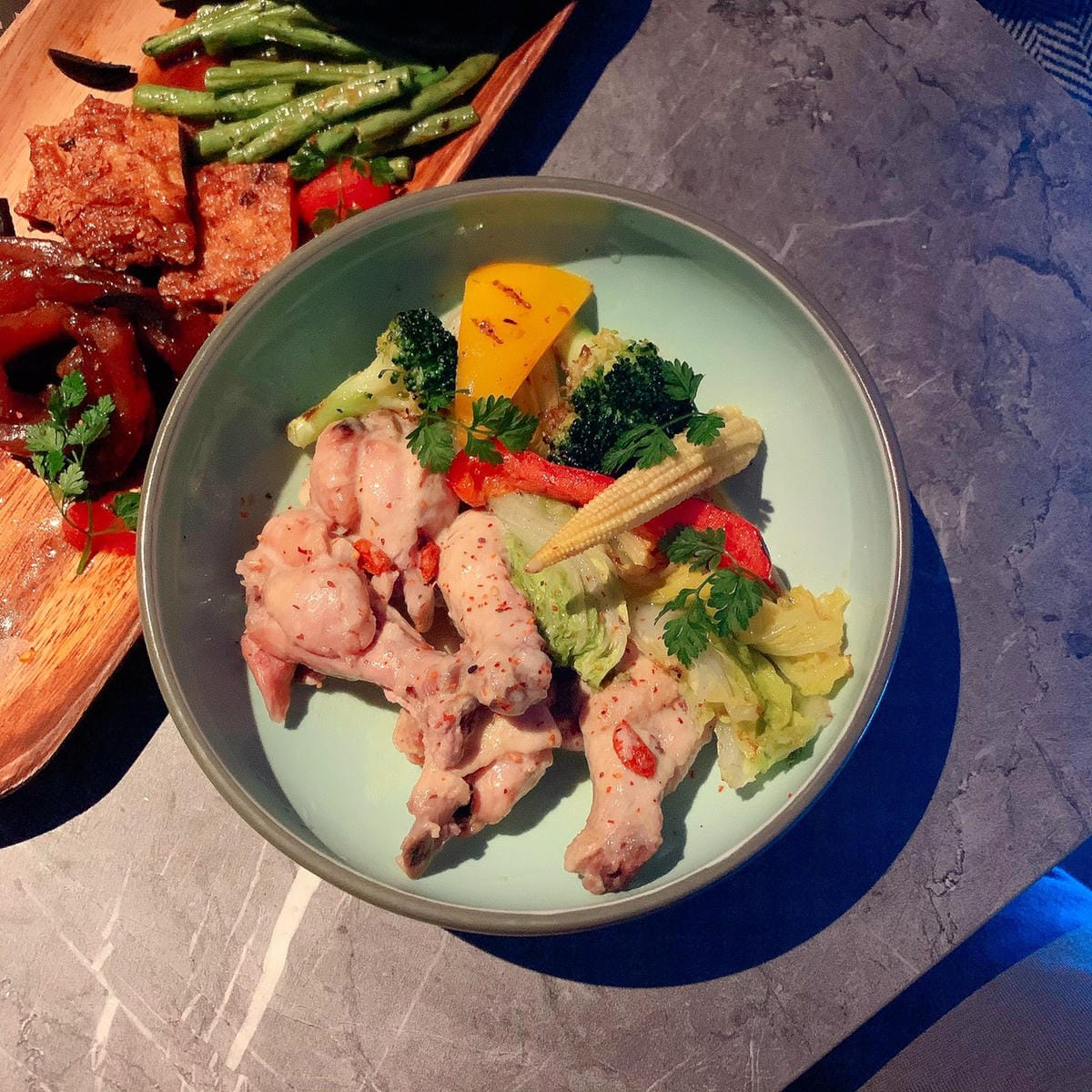 房間餐酒║The Room Bistro║台北特色餐廳║台北餐酒館推薦║台北主題餐廳║東區美食║大安區美食║台北美食║台北酒吧║台北餐廳║東區酒吧║台北宵夜║忠孝復興美食