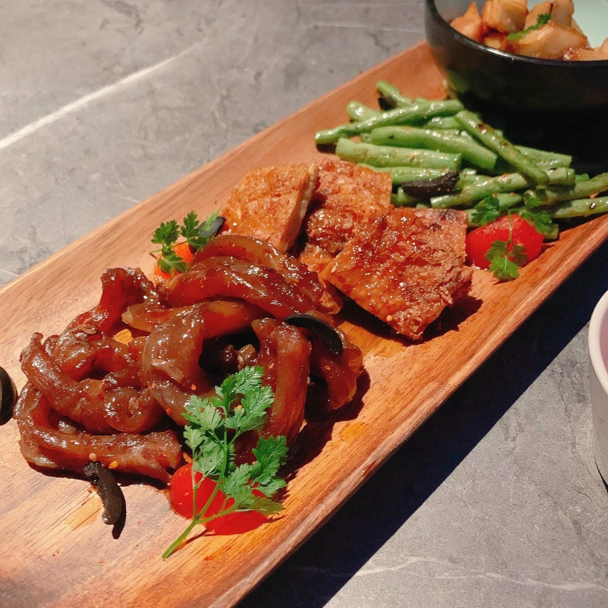 房間餐酒║The Room Bistro║台北特色餐廳║台北餐酒館推薦║台北主題餐廳║東區美食║大安區美食║台北美食║台北酒吧║台北餐廳║東區酒吧║台北宵夜║忠孝復興美食