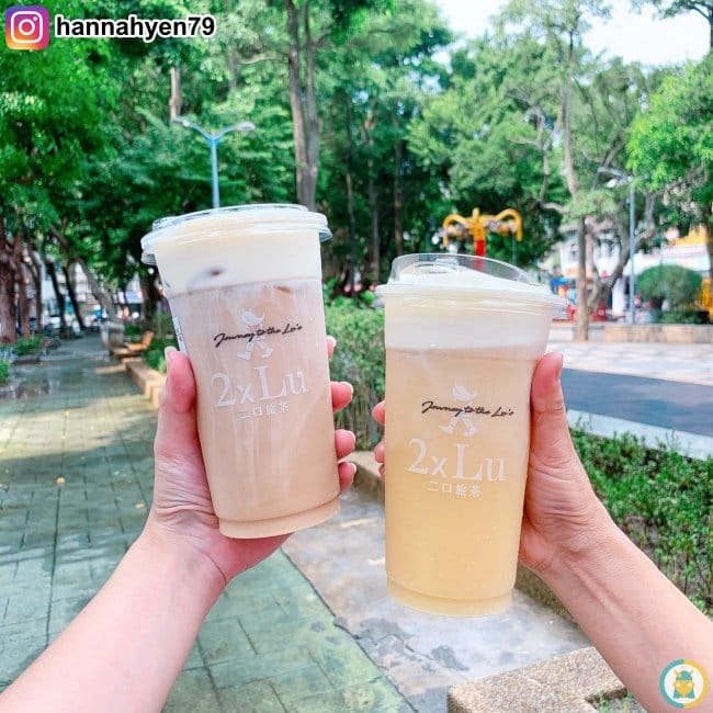 台北信義區║2xLu二口旅茶║綠山農場鮮奶油║捷運永春站║台北飲料║信義區美食║台北美食║手搖飲料║手搖飲 推薦║網美店║連鎖飲料店║網美打卡║文青必買║手搖杯 台北信義區║2xLu二口旅茶║綠山農場鮮奶油║捷運永春站║台北飲料║信義區美食║台北美食║手搖飲料║手搖飲 推薦║網美店║連鎖飲料店║網美打卡║文青必買║手搖杯