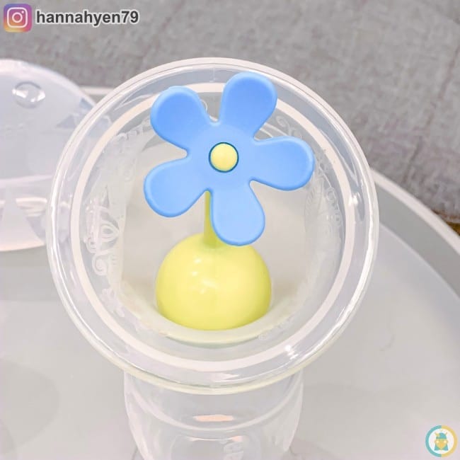 懷孕育兒║母乳媽媽必備的擠乳神器║紐西蘭Haakaa小花集乳瓶║大樹藥局║育兒生活║卡多摩║母嬰用品║麗嬰房║擠奶人生║哺乳媽媽║親餵║貝親矽膠吸乳器║我不要變成黃臉婆 懷孕育兒║母乳媽媽必備的擠乳神器║紐西蘭Haakaa小花集乳瓶║大樹藥局║育兒生活║卡多摩║母嬰用品║麗嬰房║擠奶人生║哺乳媽媽║親餵║貝親矽膠吸乳器║我不要變成黃臉婆