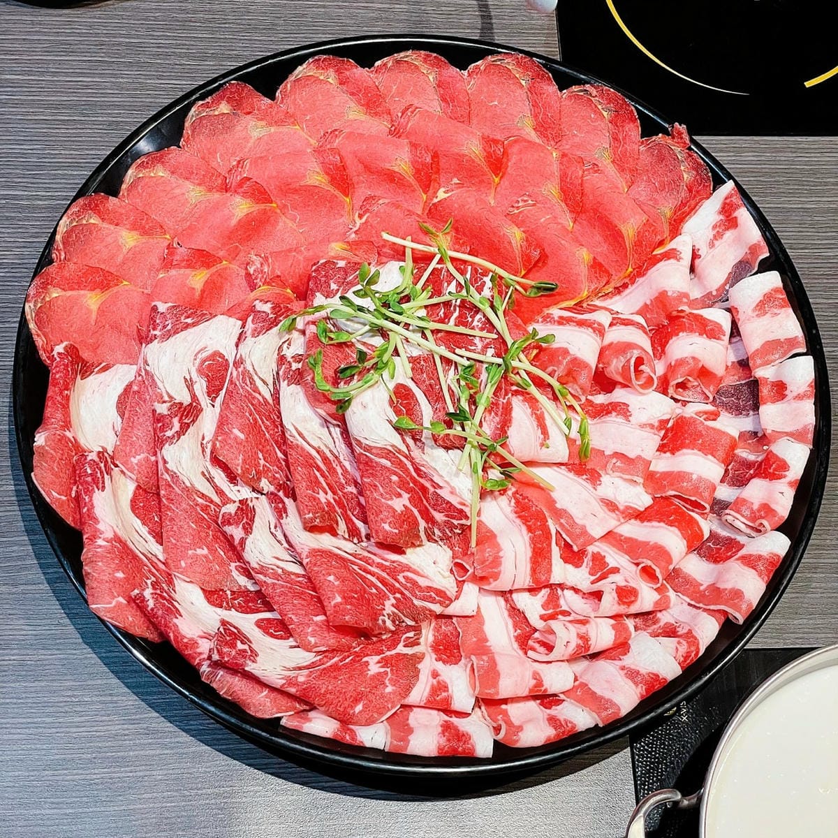 肉多多｜肉多多火鍋｜宵夜火鍋｜台灣火鍋第一品牌｜全台最大火鍋集團｜樂多多集團｜龍王麻辣湯｜巨大肉盤｜生日肉蛋糕