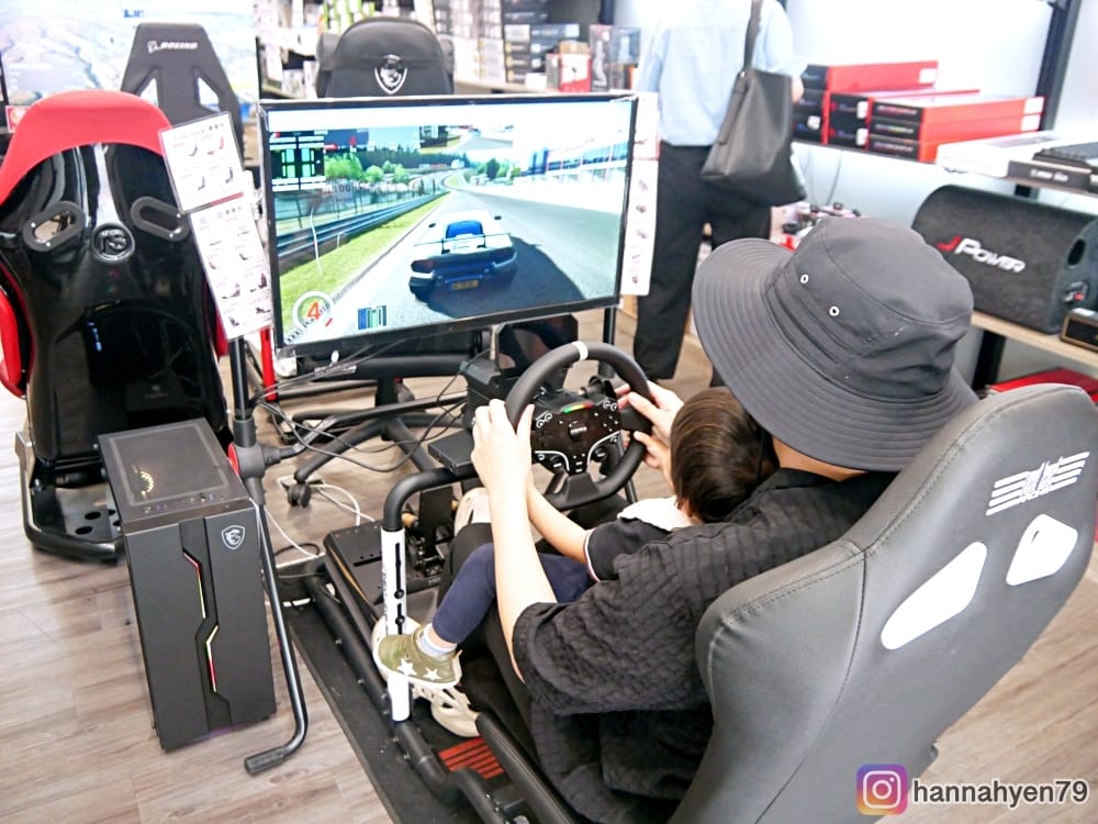 全台唯一免費體驗超擬真動態賽車模擬器║米特3C數位║ 高雄楠梓║高雄3C║高雄景點║原價屋║3C開箱║高雄電腦║高雄電競║高雄室內景點 全台唯一免費體驗超擬真動態賽車模擬器║米特3C數位║ 高雄楠梓║高雄3C║高雄景點║原價屋║3C開箱║高雄電腦║高雄電競║高雄室內景點