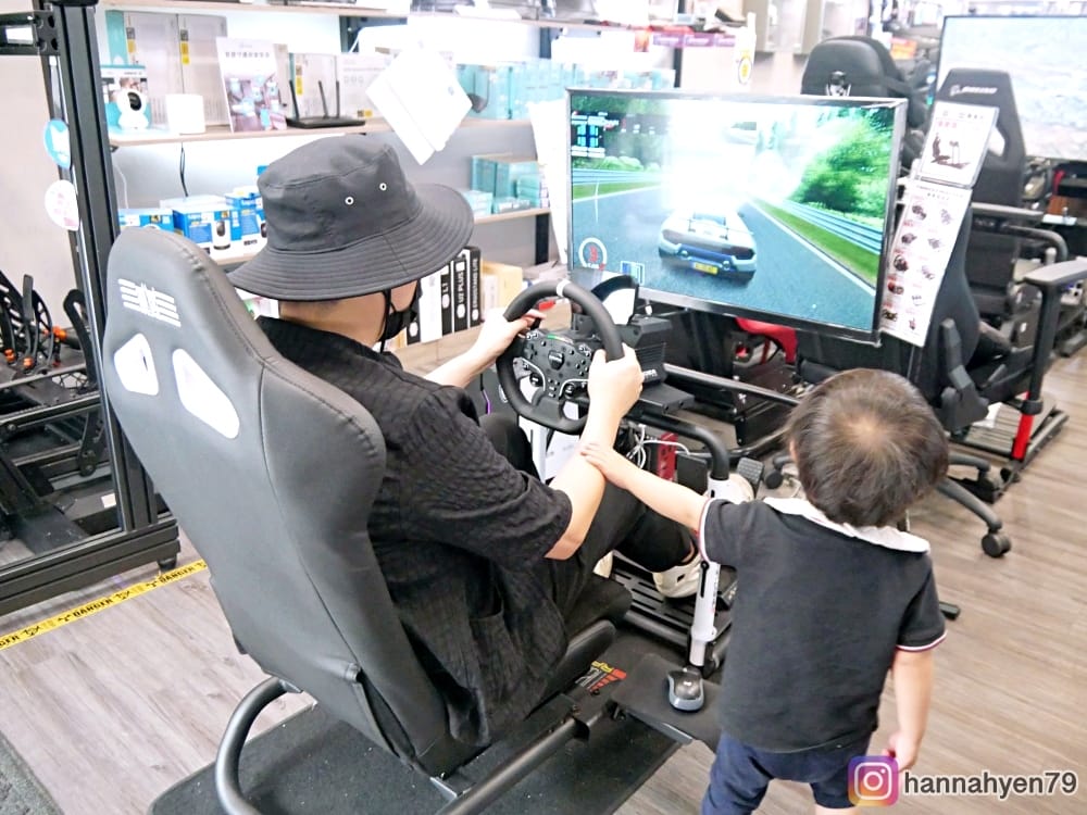 全台唯一免費體驗超擬真動態賽車模擬器║米特3C數位║ 高雄楠梓║高雄3C║高雄景點║原價屋║3C開箱║高雄電腦║高雄電競║高雄室內景點 全台唯一免費體驗超擬真動態賽車模擬器║米特3C數位║ 高雄楠梓║高雄3C║高雄景點║原價屋║3C開箱║高雄電腦║高雄電競║高雄室內景點