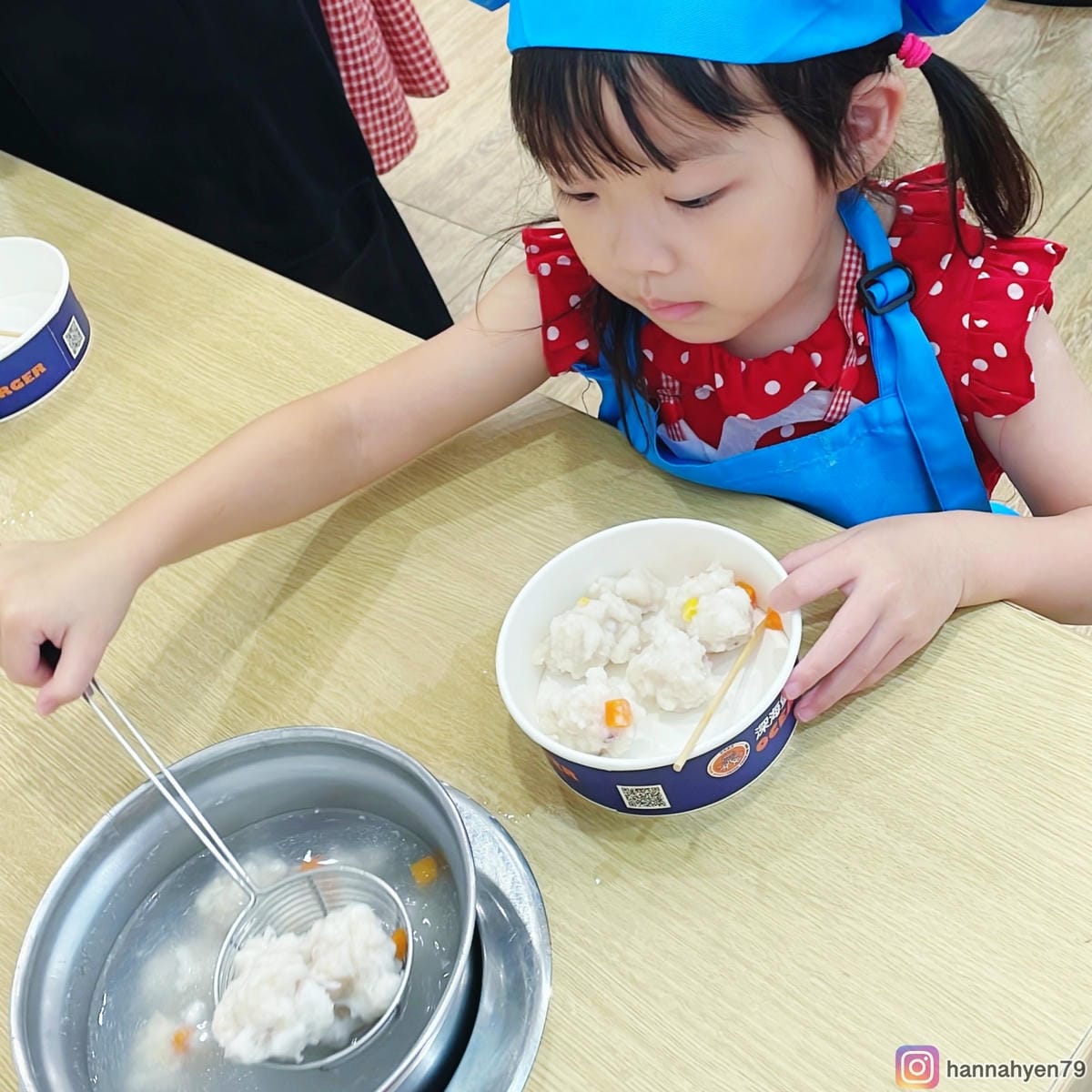 高雄親子景點|宏裕行花枝丸館|DIY花枝丸+限定套色印章+海鮮餐廳|高雄美食║高雄觀光工廠║高雄餐廳║高雄旅遊║高雄旅行 高雄親子景點|宏裕行花枝丸館|DIY花枝丸+限定套色印章+海鮮餐廳|高雄美食║高雄觀光工廠║高雄餐廳║高雄旅遊║高雄旅行