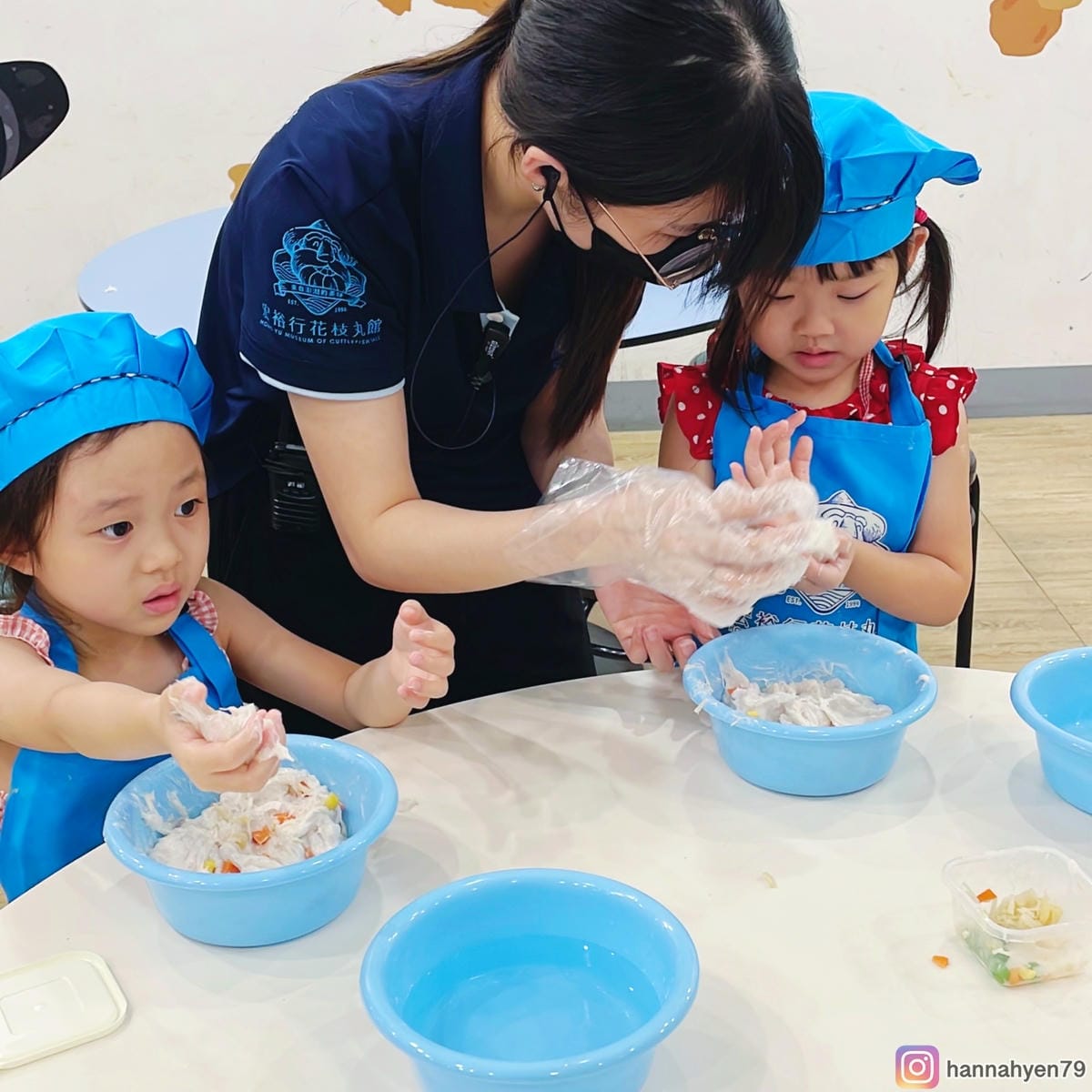 高雄親子景點|宏裕行花枝丸館|DIY花枝丸+限定套色印章+海鮮餐廳|高雄美食║高雄觀光工廠║高雄餐廳║高雄旅遊║高雄旅行 高雄親子景點|宏裕行花枝丸館|DIY花枝丸+限定套色印章+海鮮餐廳|高雄美食║高雄觀光工廠║高雄餐廳║高雄旅遊║高雄旅行
