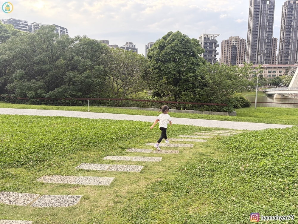 桃園親子一日遊|Xpark+華泰名品城+兒童美術館這樣玩!高鐵周邊輕鬆排,小孩放電大人也不累 - 第3張圖 桃園親子一日遊|Xpark+華泰名品城+兒童美術館這樣玩!高鐵周邊輕鬆排,小孩放電大人也不累